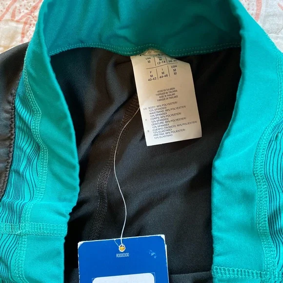 Women's NWT Reebok Activewear Shorts/Crop Pants - Picture 3 of 4